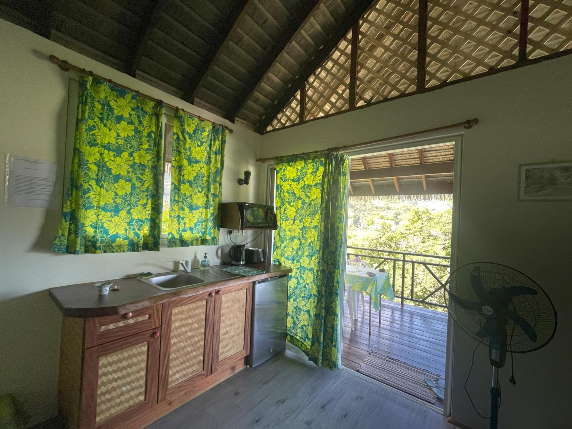 Fare Manutea Hotel Nuku Hiva Exterior foto